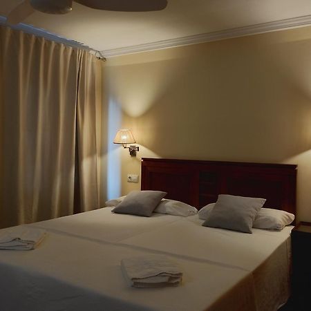 Hotel Cabalo Furado Tui Esterno foto