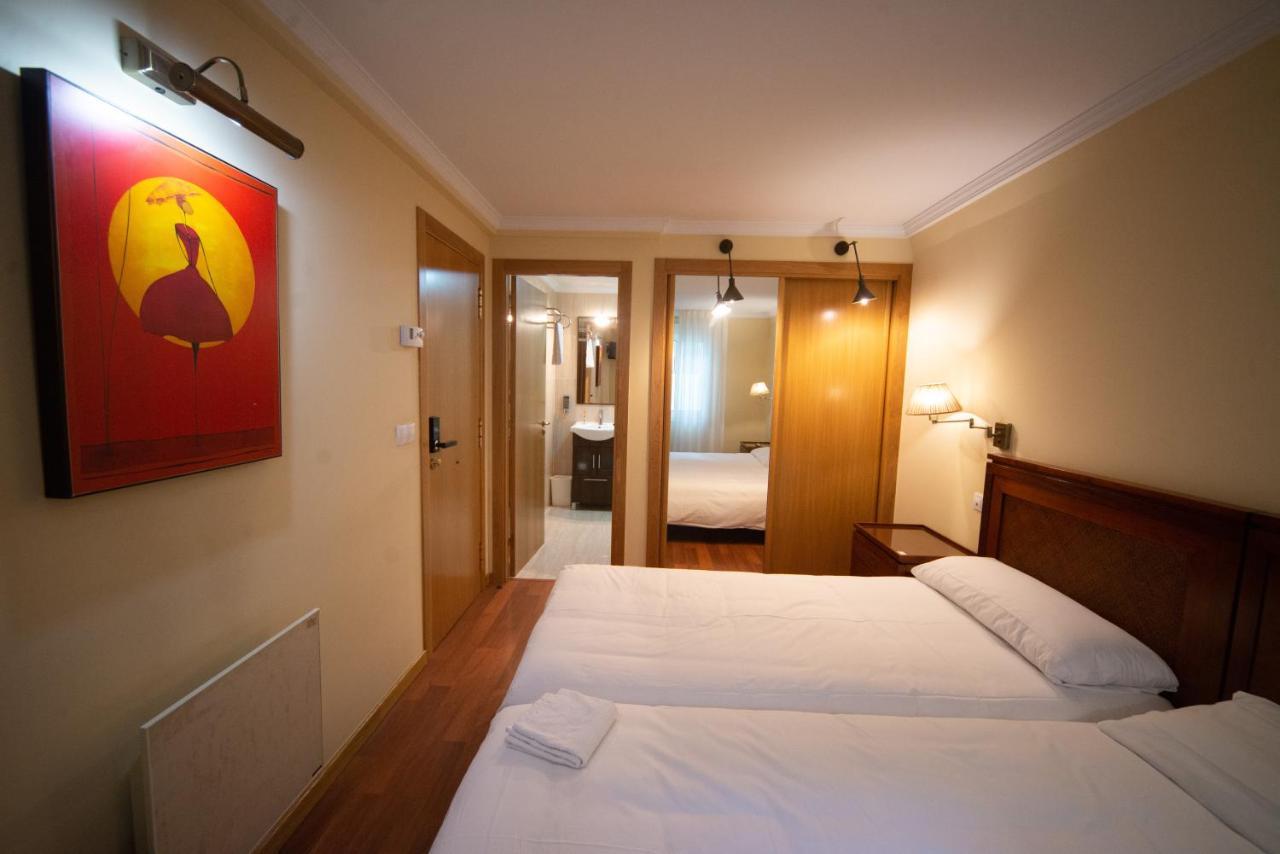 Hotel Cabalo Furado Tui Esterno foto