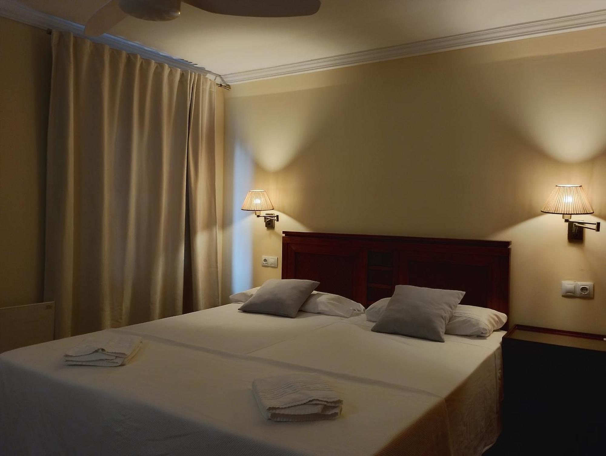 Hotel Cabalo Furado Tui Esterno foto